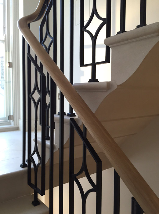 Elegant, continuous steel staircase balustrade with oak handrails