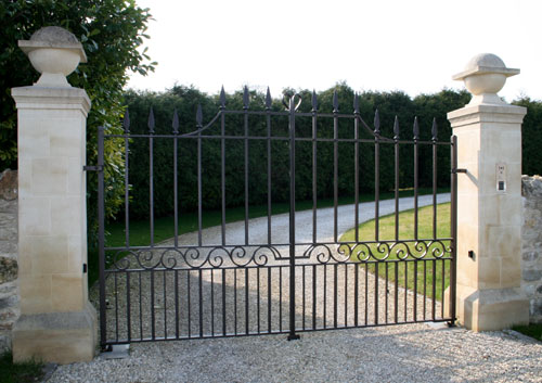 Automated estate entrance gates