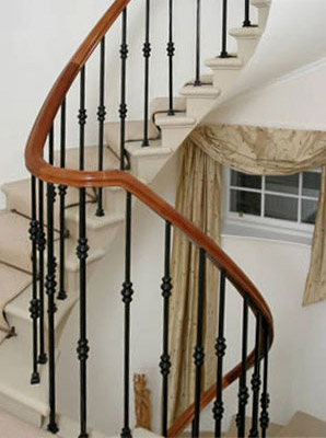 Decorative Cantilevered Staircase with Hardwood Handrail